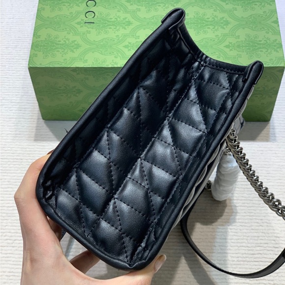 Gucci Black Quilted Shoulder Bag with Silver Chain - Picture 4 of 9